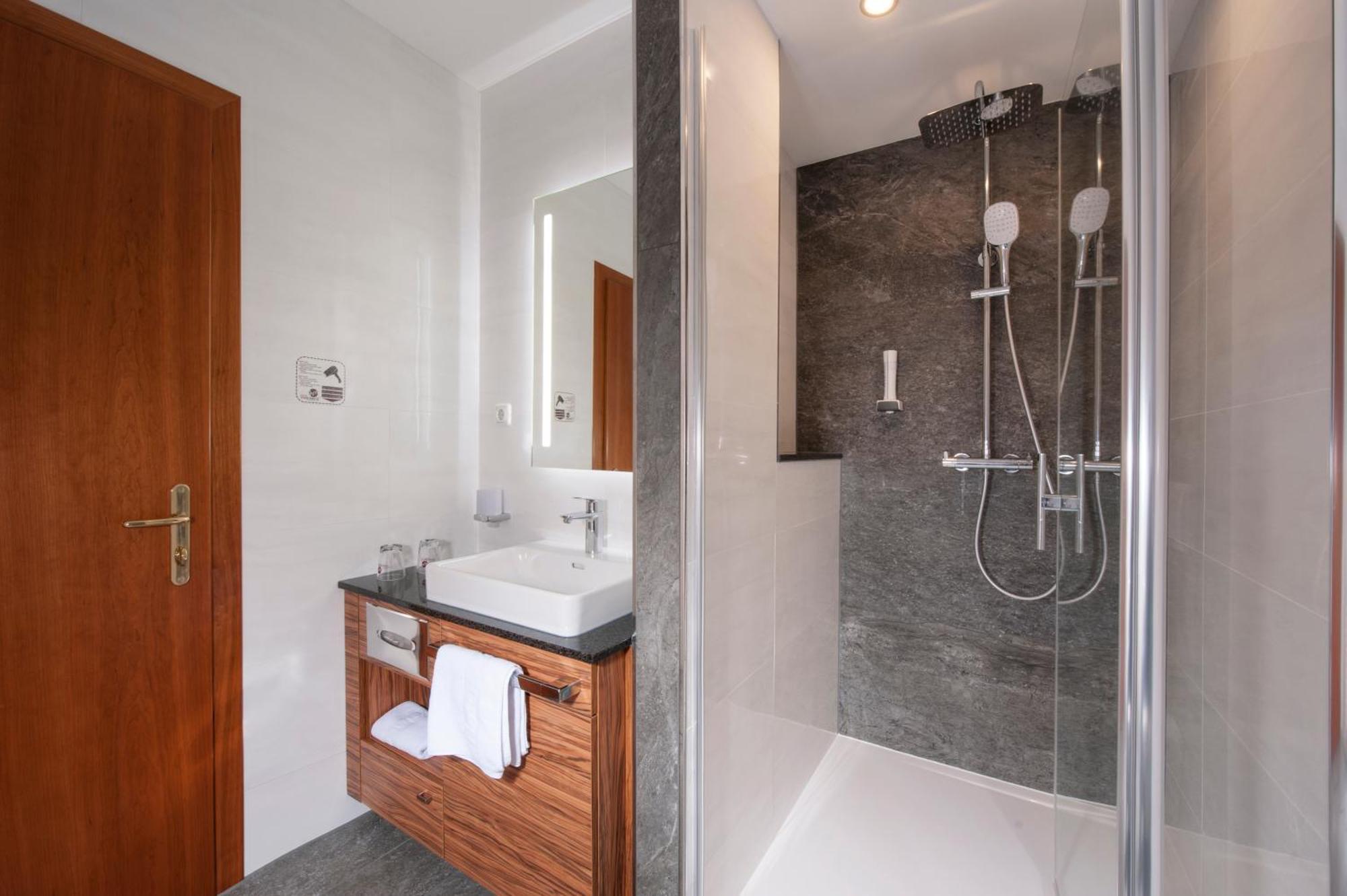 Hotel Weinberg Gmbh Preising Exteriör bild